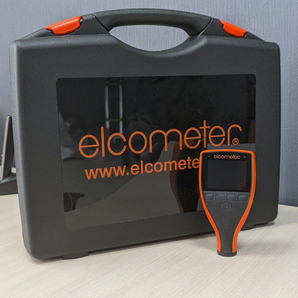 Толщиномер покрытий Elcometer 456 со встроенным датчиком Толщиномер покрытий Elcometer 456 со встроенным датчиком